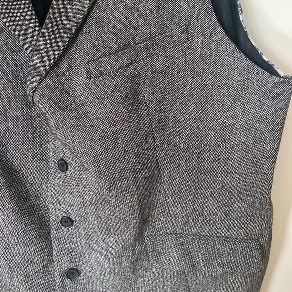 Tailored Vest - Picture 5 of 6